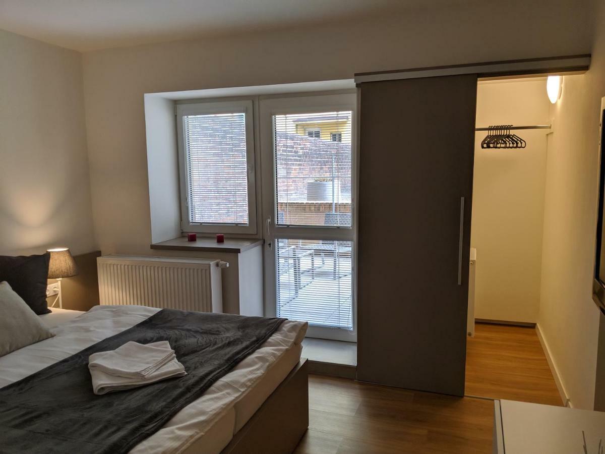 Ap 1 - Apartments 4U Brezinova "Overnight Simply" Hradec Králové Dış mekan fotoğraf