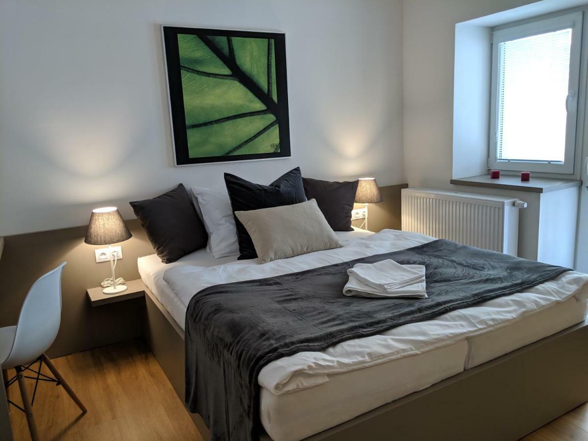 Ap 1 - Apartments 4U Brezinova "Overnight Simply" Hradec Králové Dış mekan fotoğraf
