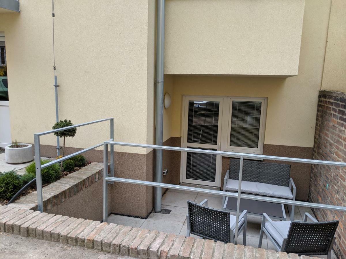 Ap 1 - Apartments 4U Brezinova "Overnight Simply" Hradec Králové Dış mekan fotoğraf