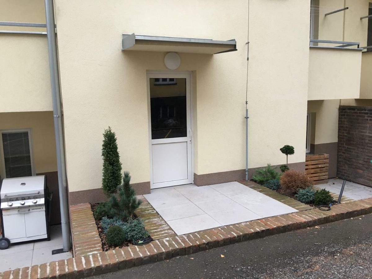 Ap 1 - Apartments 4U Brezinova "Overnight Simply" Hradec Králové Dış mekan fotoğraf