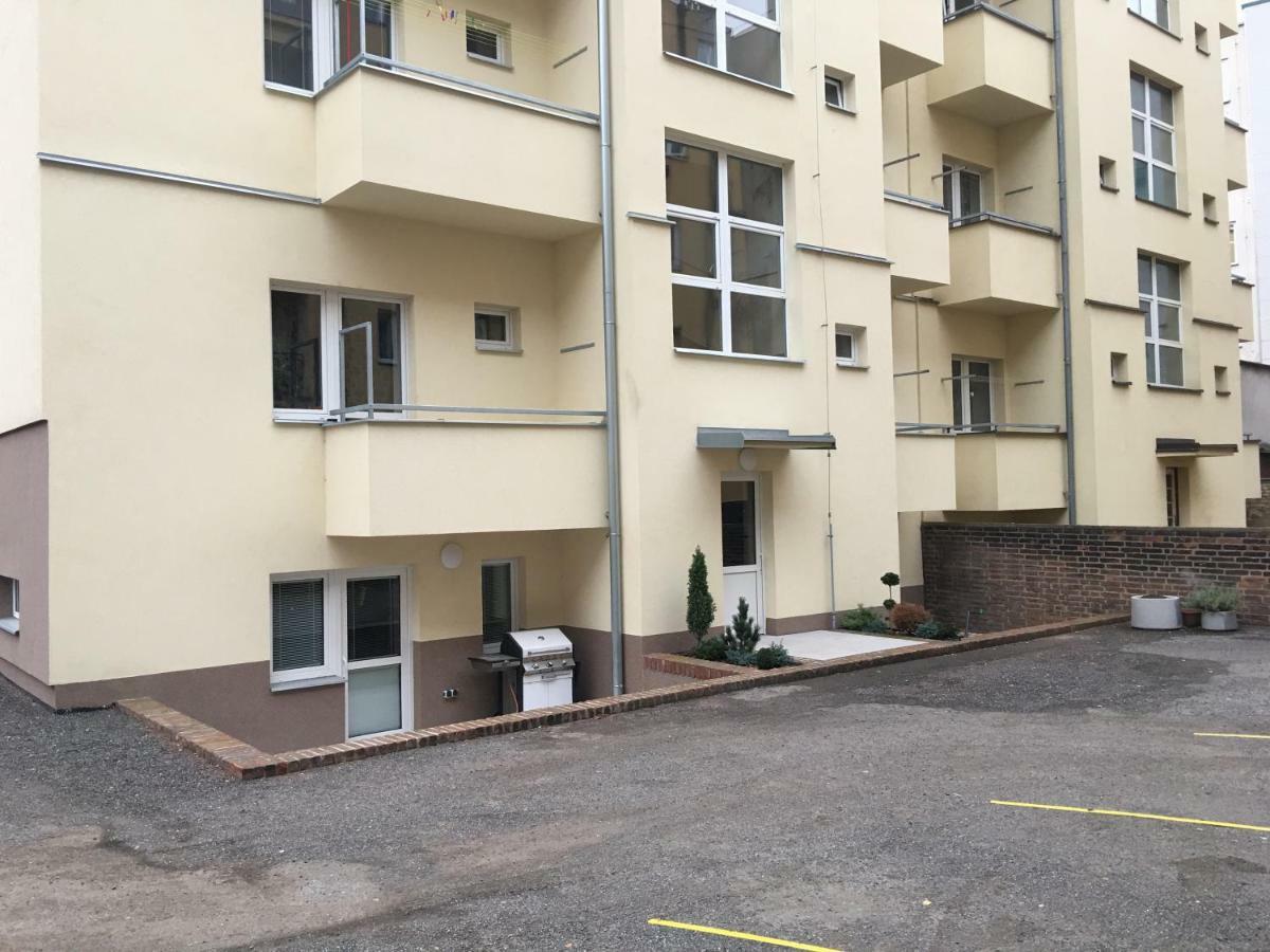 Ap 1 - Apartments 4U Brezinova "Overnight Simply" Hradec Králové Dış mekan fotoğraf